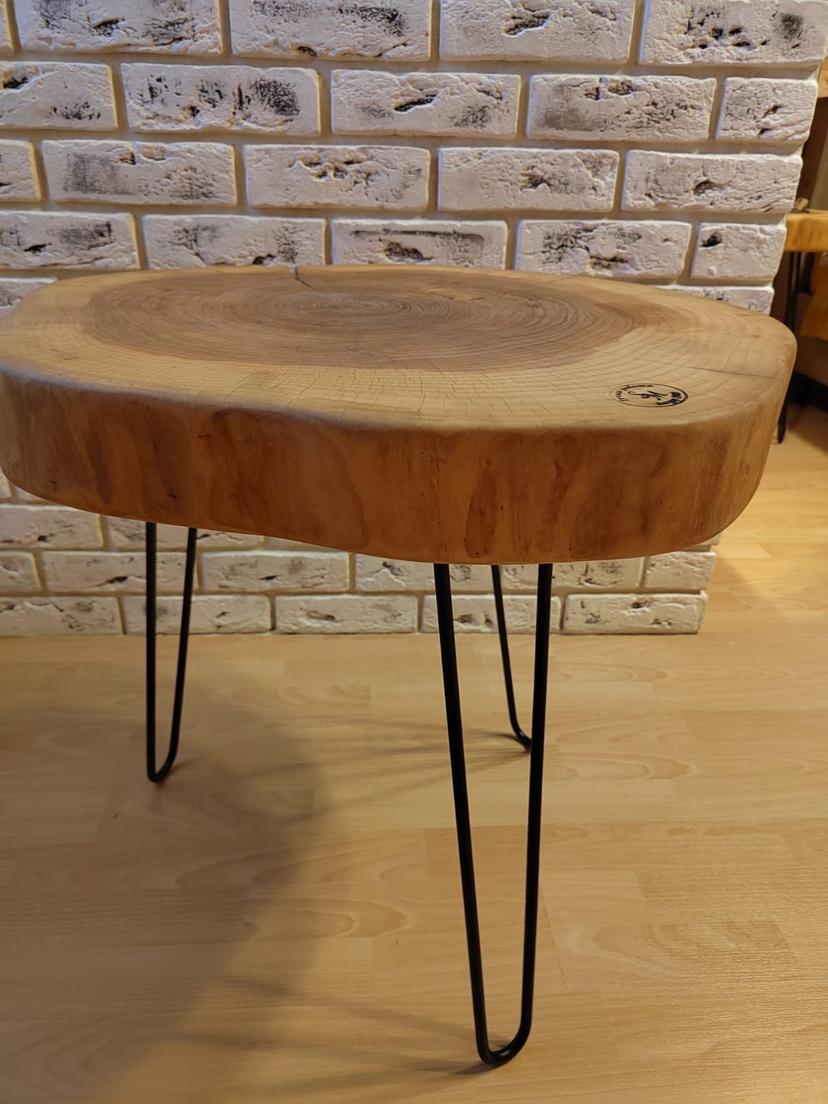 Журнальный столик клён вид 2