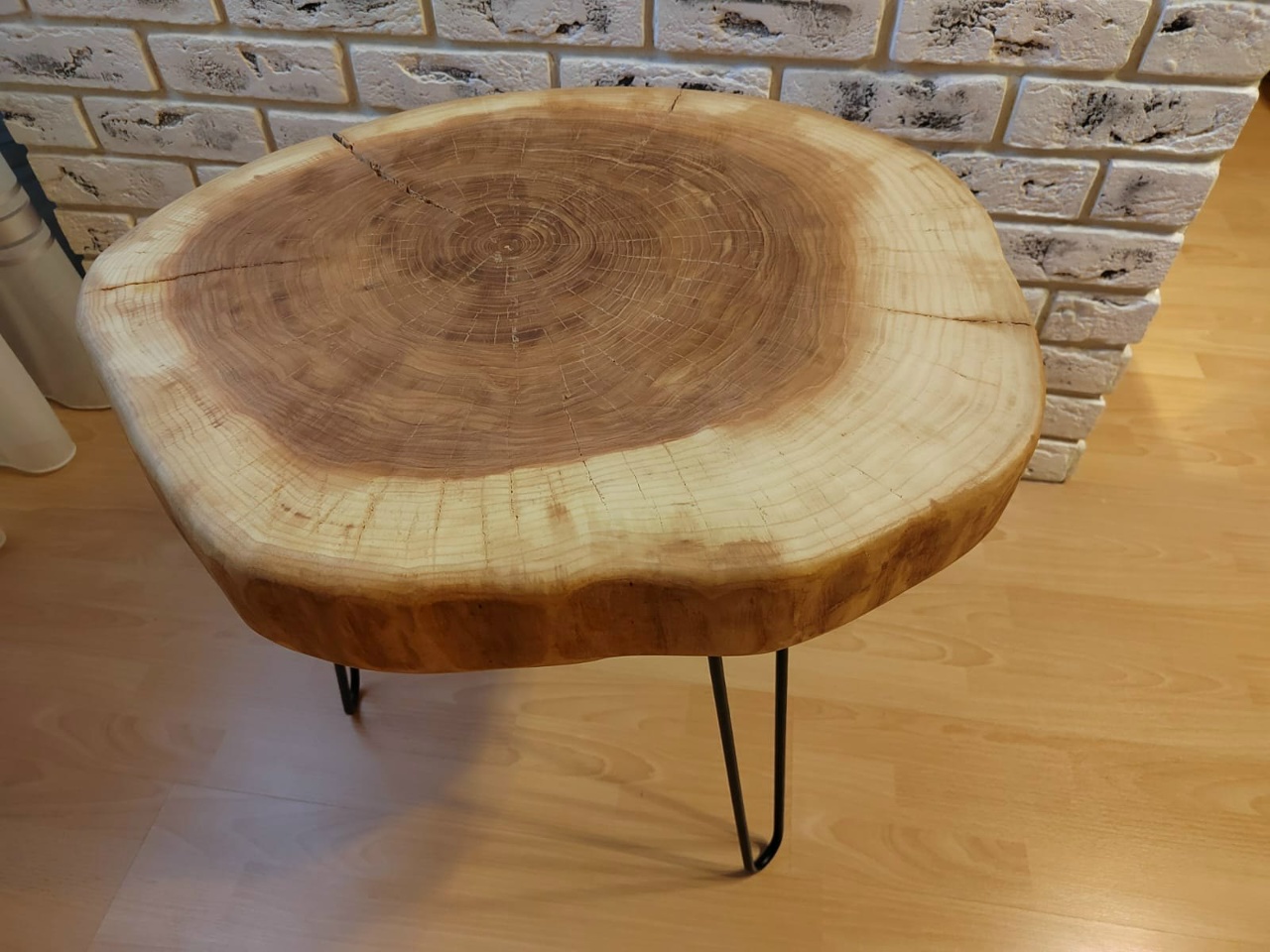 Журнальный столик клён вид 3